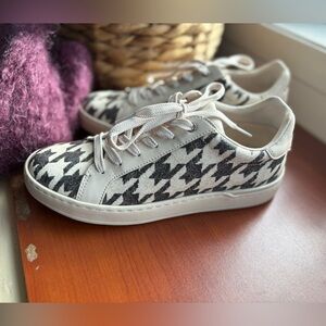 Coach Black and White Sneakers Size 8.5 NWOT like new